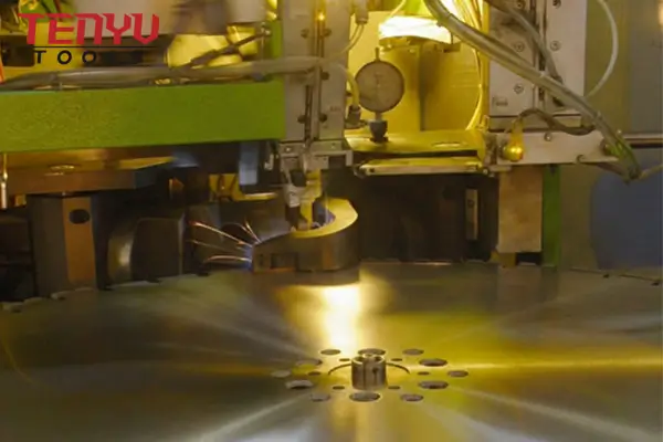 Laser welding machine fusing diamond segments to a steel core