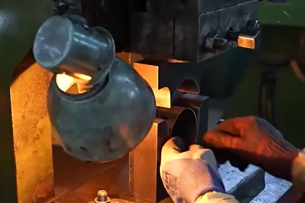 Bi-metal hole saw quality inspection and factory production
