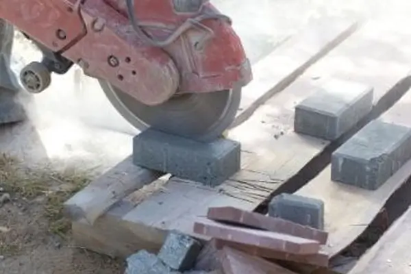 Dry cutting masonry block with segmented diamond blade