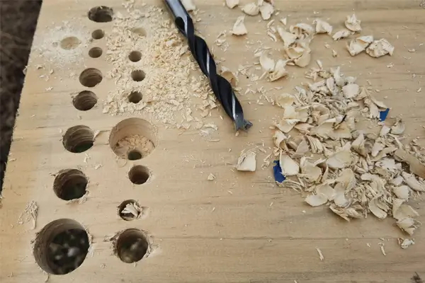 Brad point drill bit for clean wood drilling